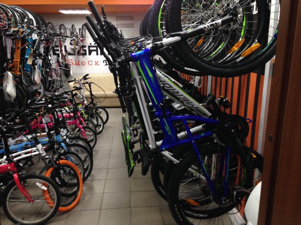 Купить велосипед в москве и области. Магазин велосипедов. Большой веломагазин. Ассортимент магазина велосипедов. Продается велосипед.